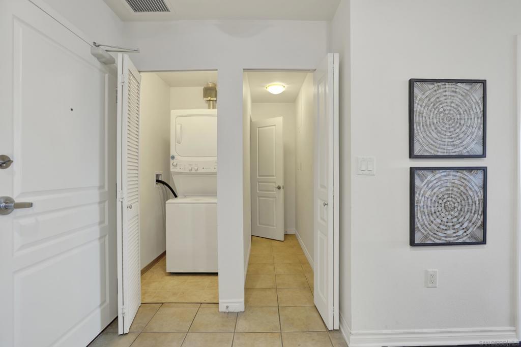 300 W Beech Street 805 Property Photo 7