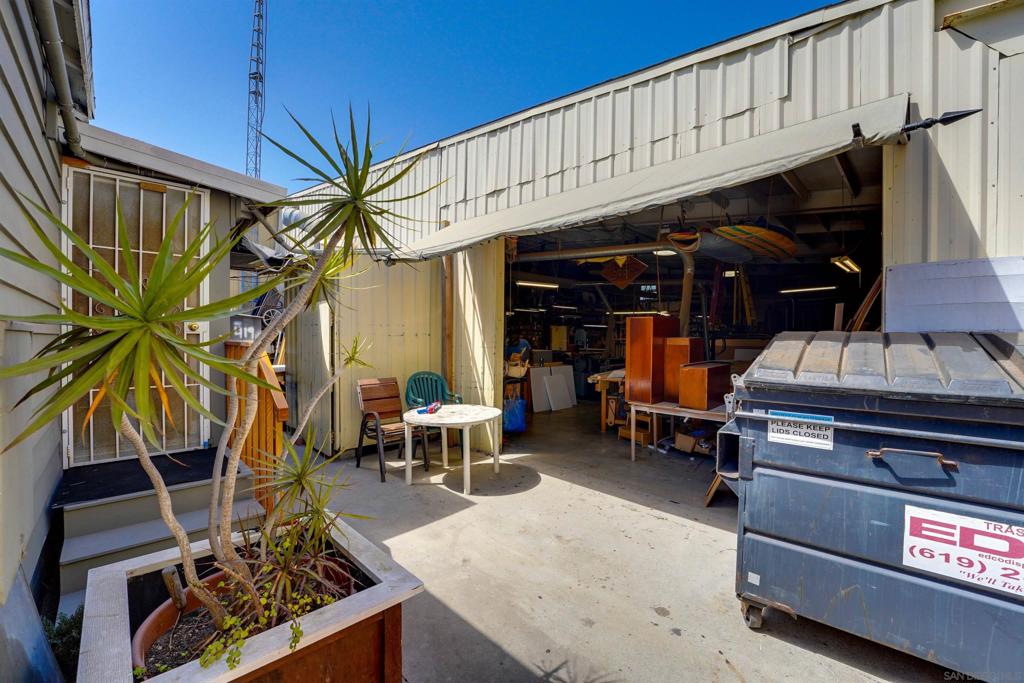 3946 La Salle St Property Photo 1