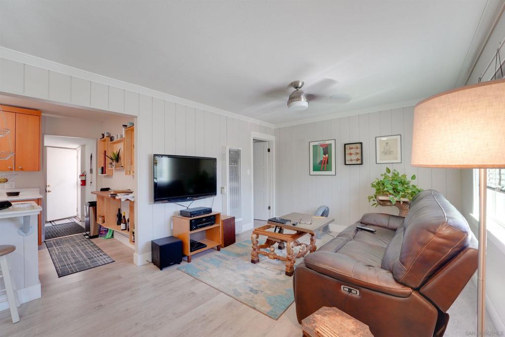 3946 La Salle St Property Photo 6