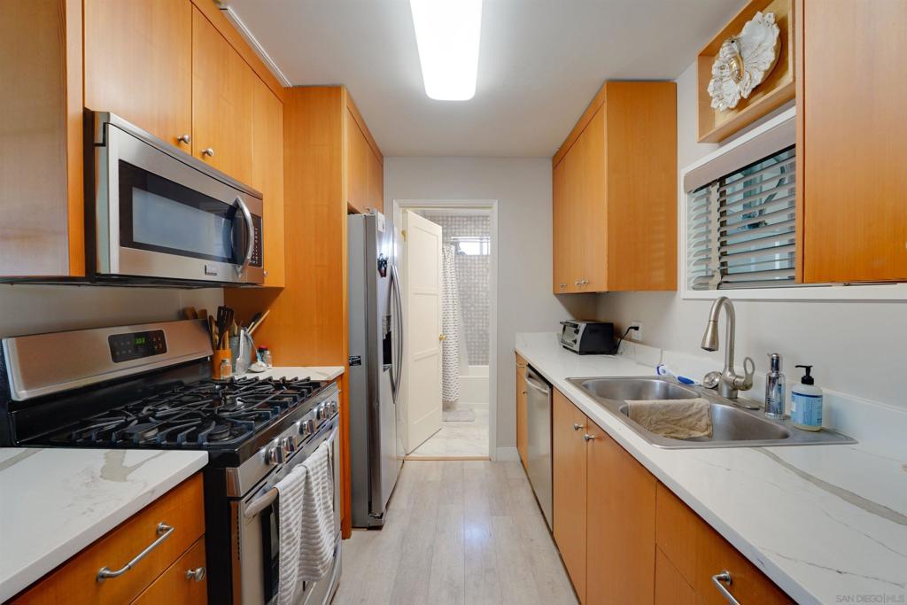 3946 La Salle St Property Photo 7