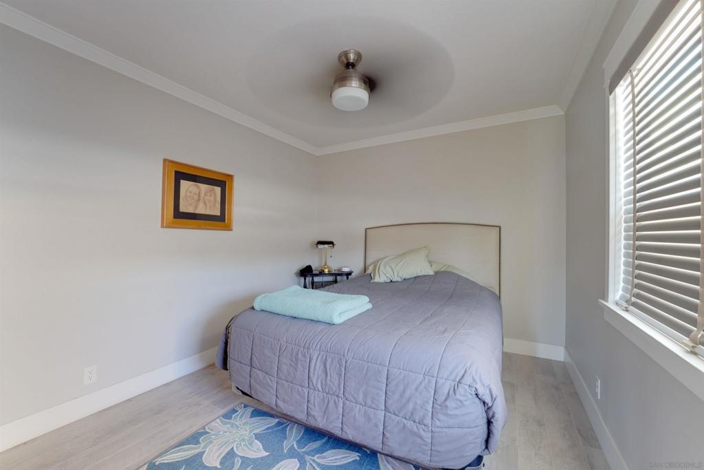 3946 La Salle St Property Photo 10