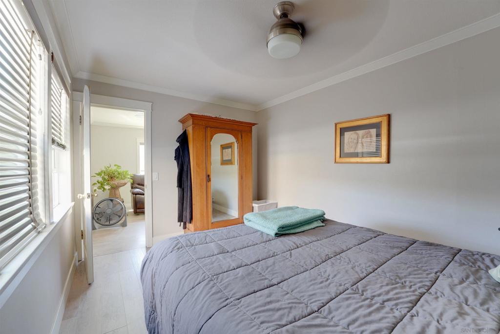 3946 La Salle St Property Photo 11