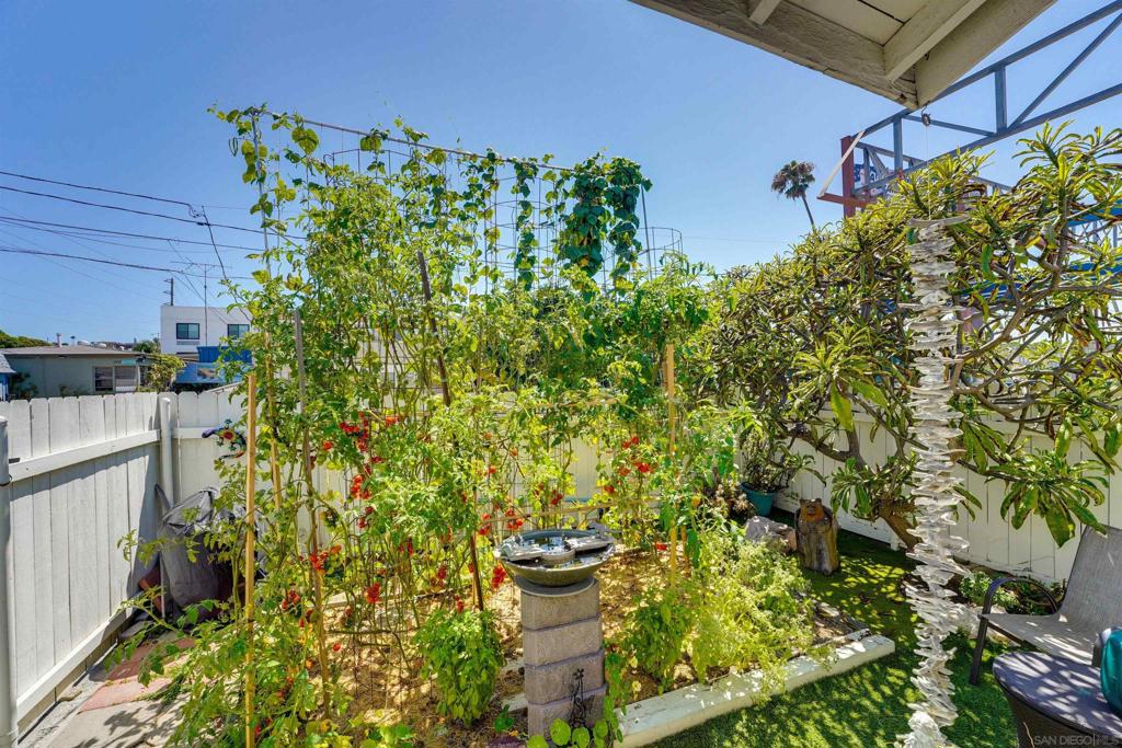 3946 La Salle St Property Photo 13