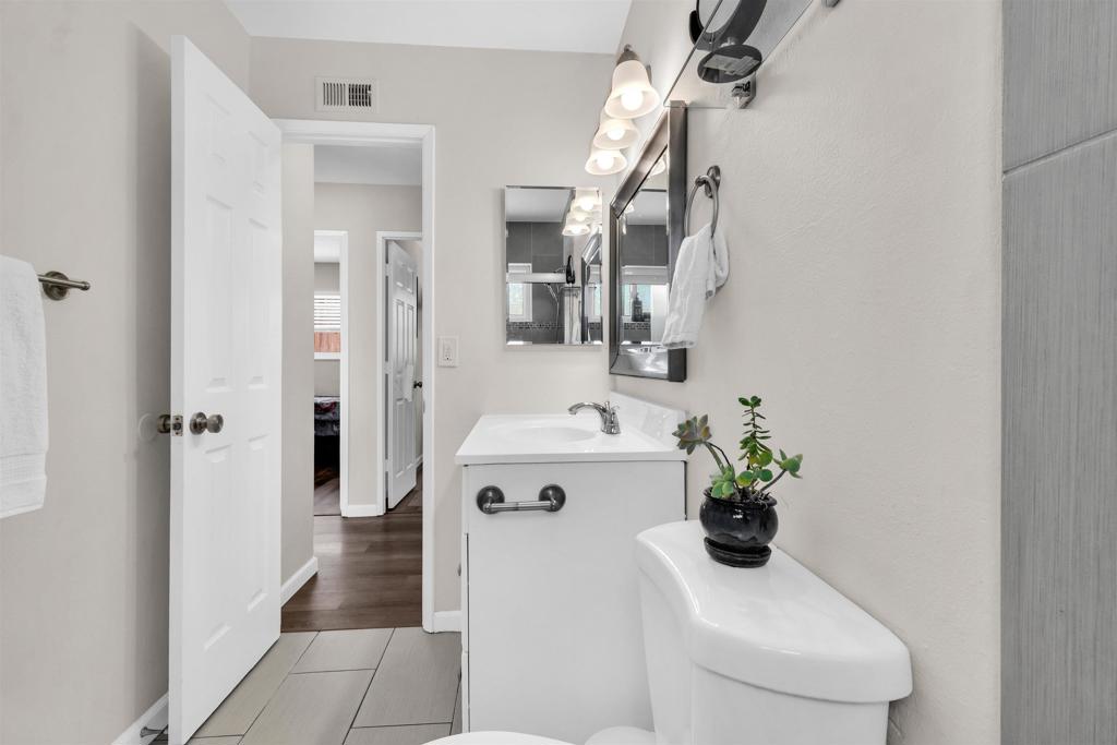 4077 Marcwade Property Photo 17