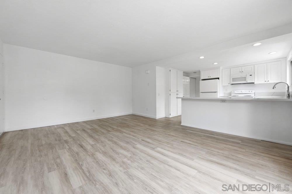 155 Rosebay Dr 40 Property Photo 6
