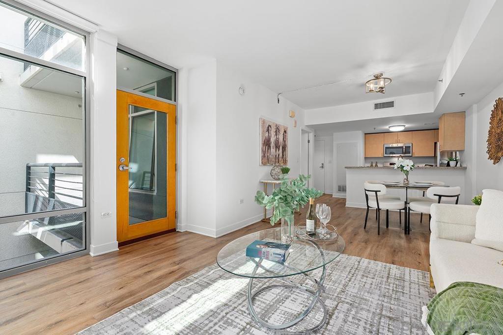 425 W Beech Street 303 Property Photo 10