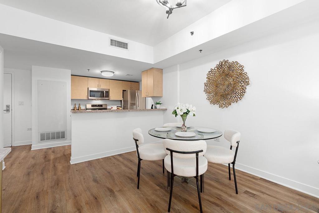 425 W Beech Street 303 Property Photo 12