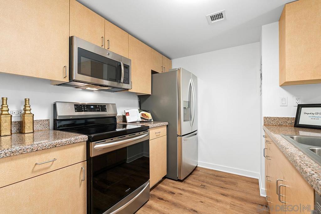 425 W Beech Street 303 Property Photo 13