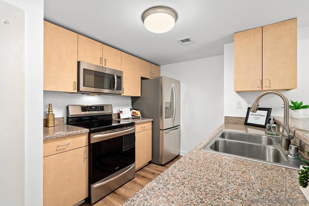 425 W Beech Street 303 Property Photo 14
