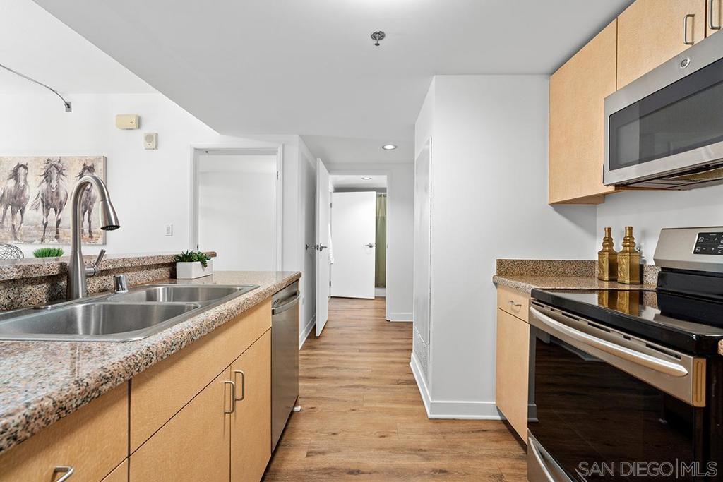 425 W Beech Street 303 Property Photo 15