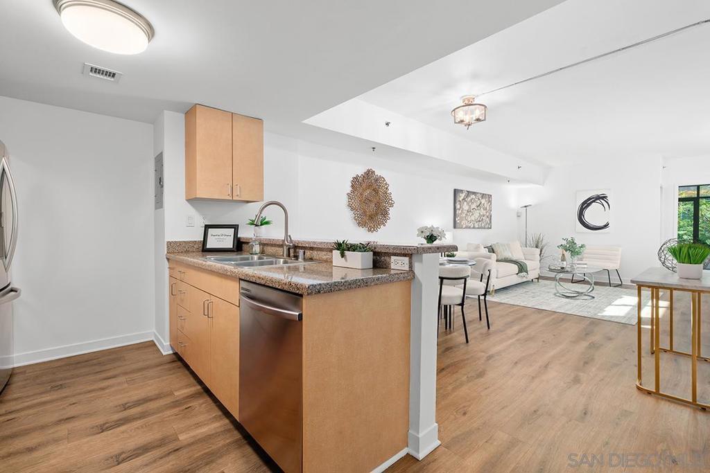 425 W Beech Street 303 Property Photo 16