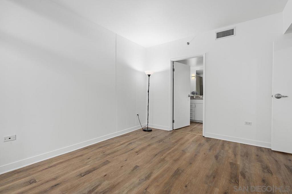 425 W Beech Street 303 Property Photo 28