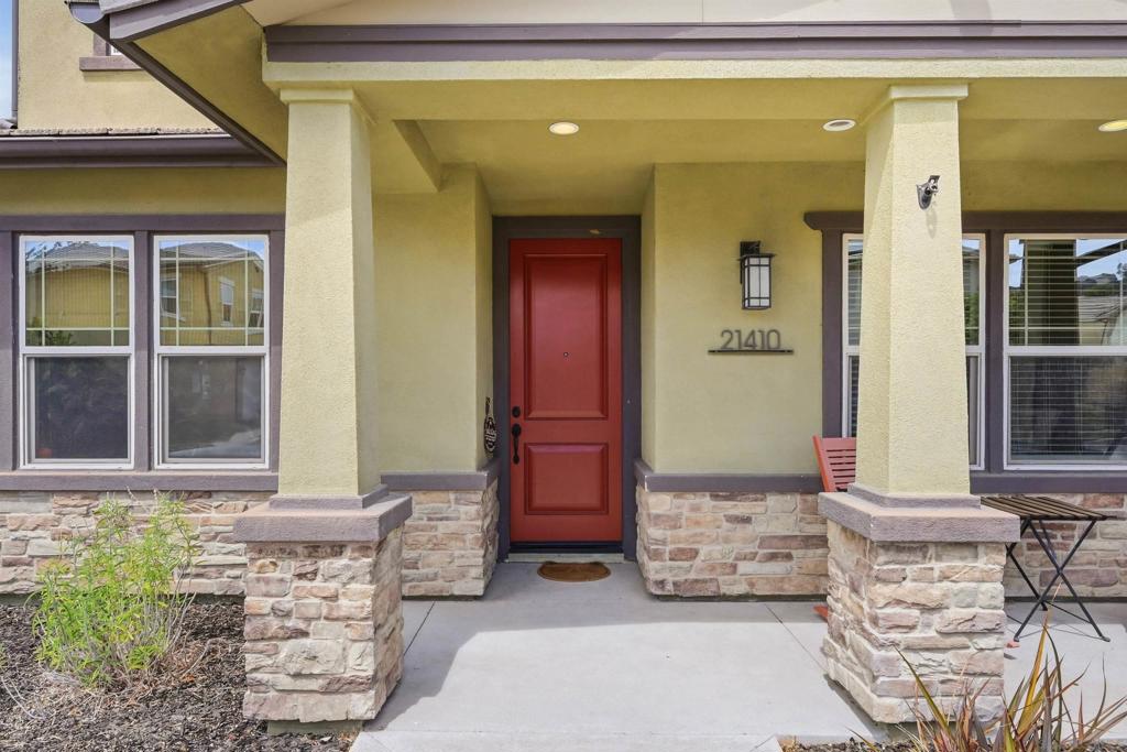 21410 Trail Blazer Lane Property Photo 3