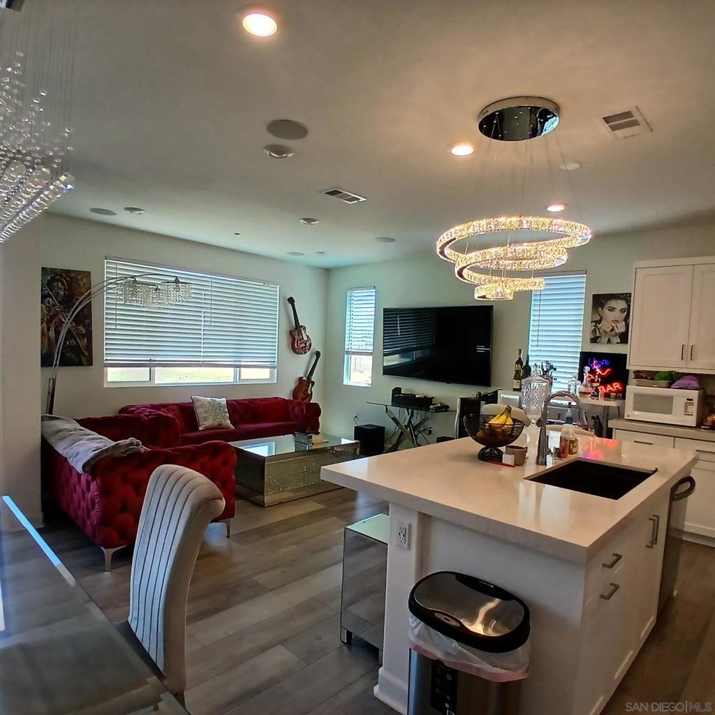 2430 Cascalote Loop Property Photo 3