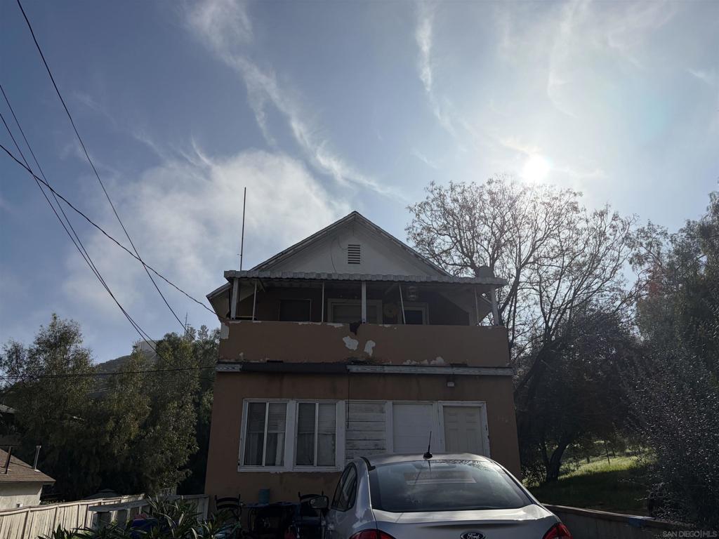 176 Olive St Property Photo 10