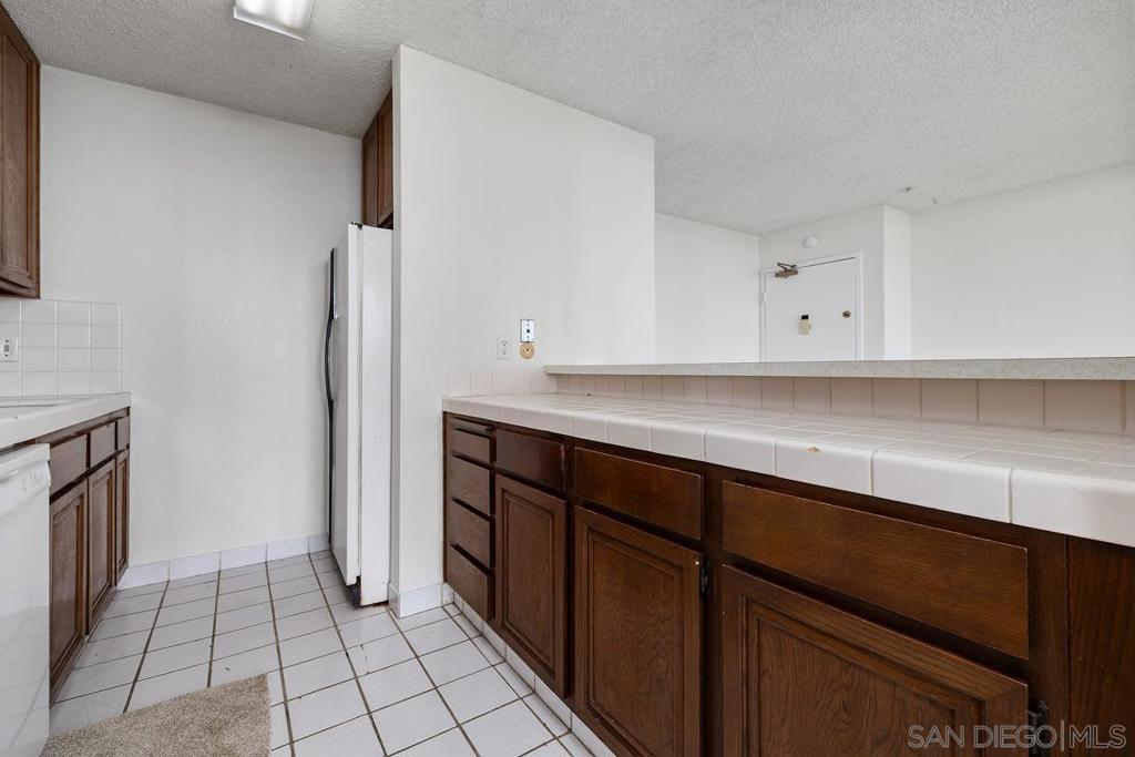 727 Sapphire Street 405 Property Photo 14