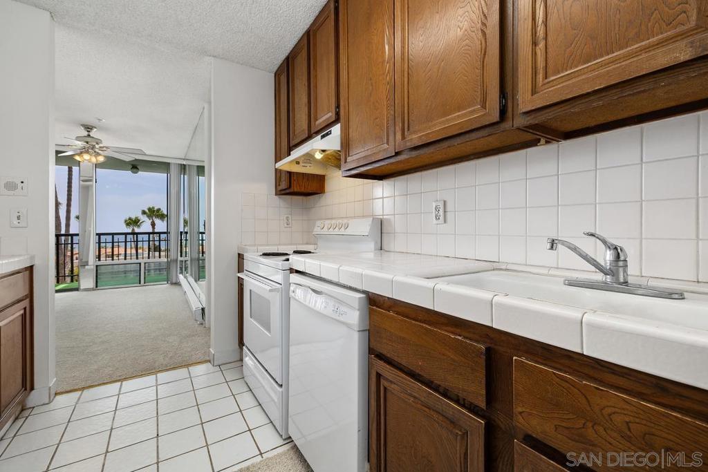 727 Sapphire Street 405 Property Photo 15