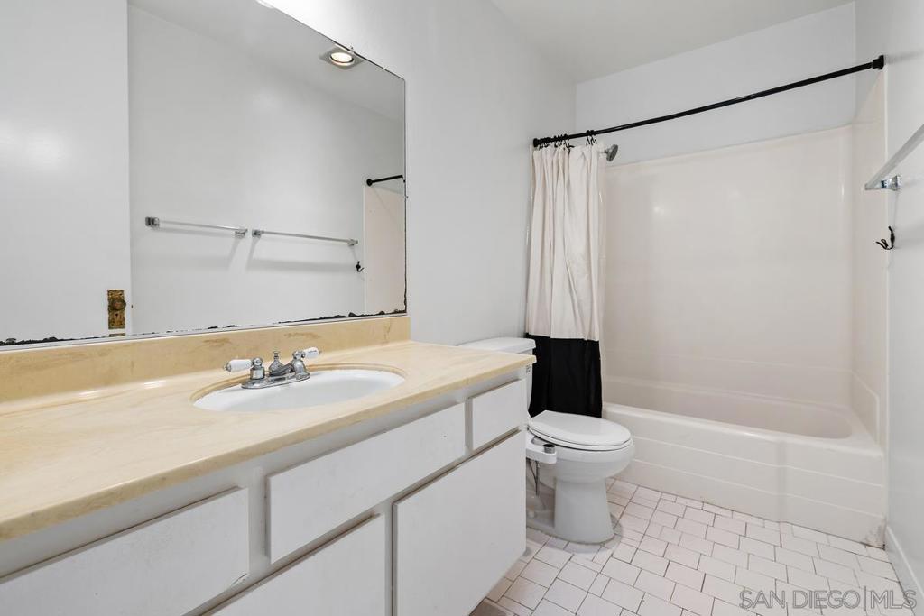 727 Sapphire Street 405 Property Photo 24