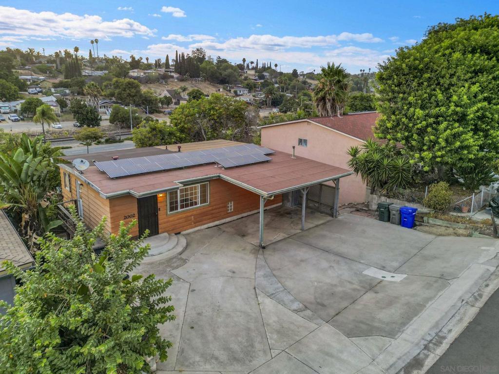 2002 Noble Street Property Photo 1