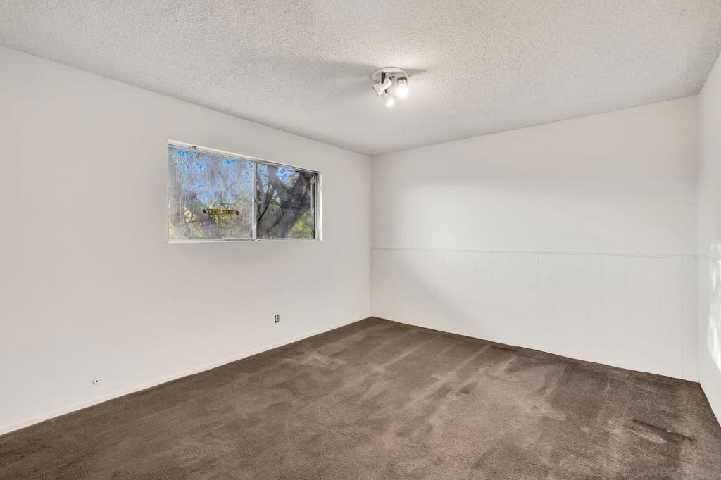 2002 Noble Street Property Photo 27