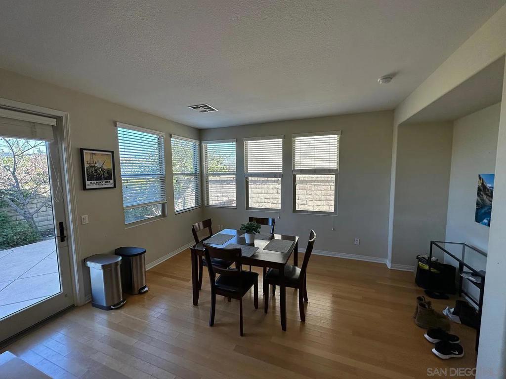 11320 Laurelcrest Dr Property Photo 6