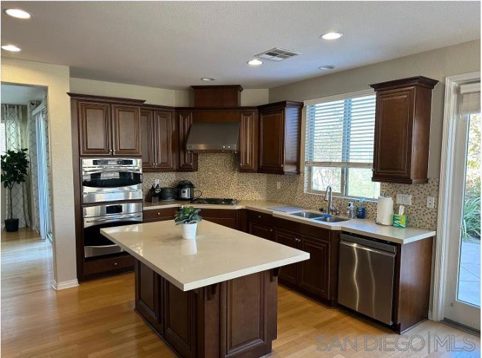 11320 Laurelcrest Dr Property Photo 8