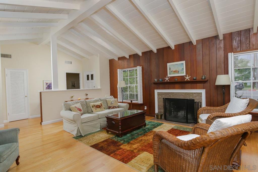 1045 Adella Property Photo 3