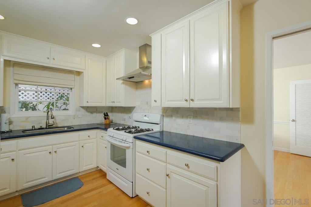 1045 Adella Property Photo 5