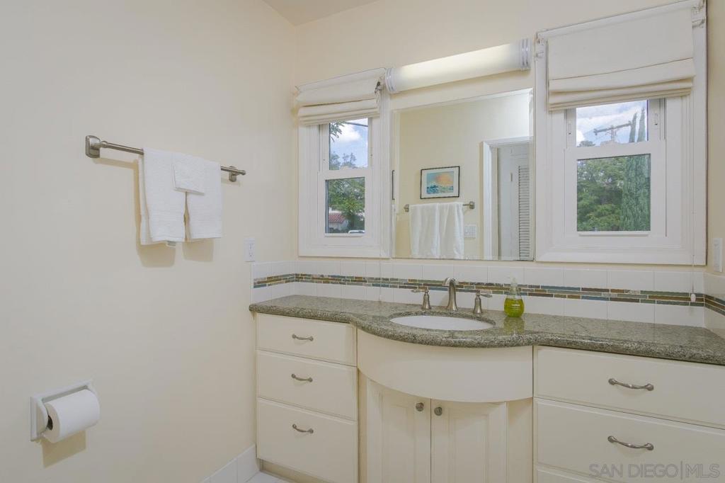 1045 Adella Property Photo 8