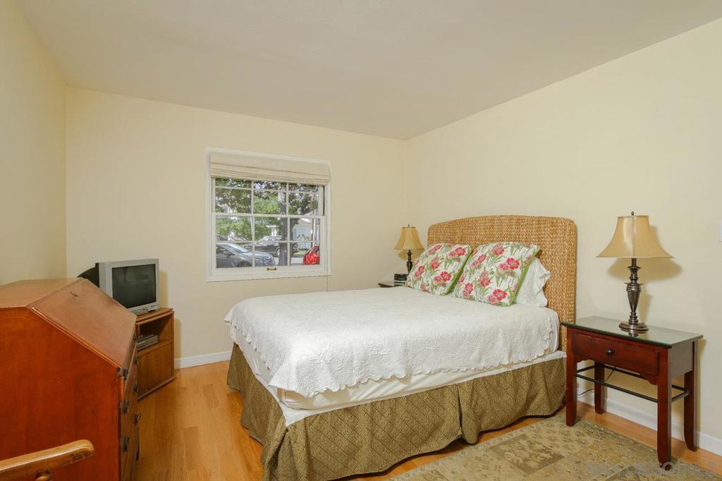 1045 Adella Property Photo 9