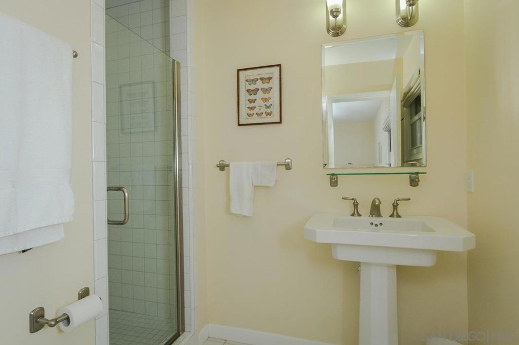 1045 Adella Property Photo 10