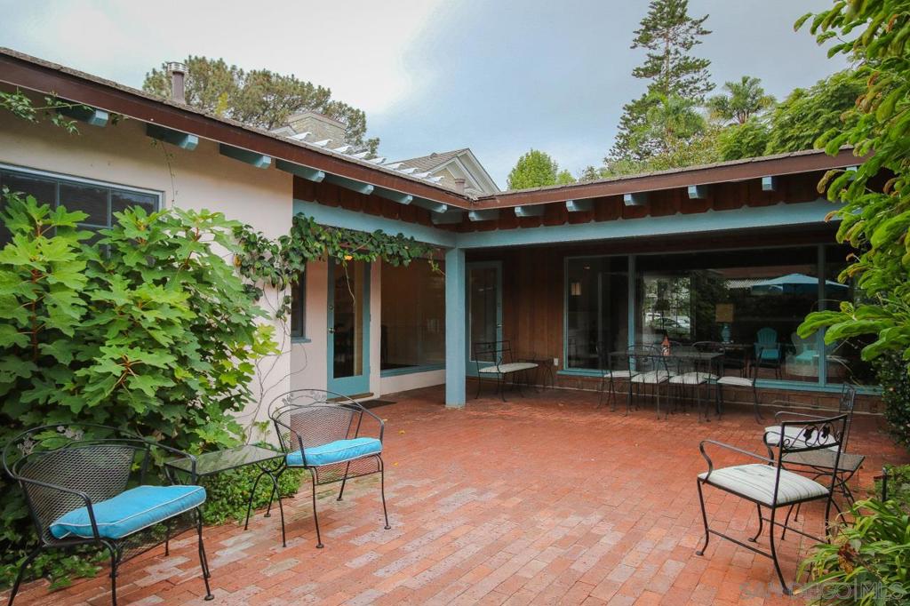 1045 Adella Property Photo 12