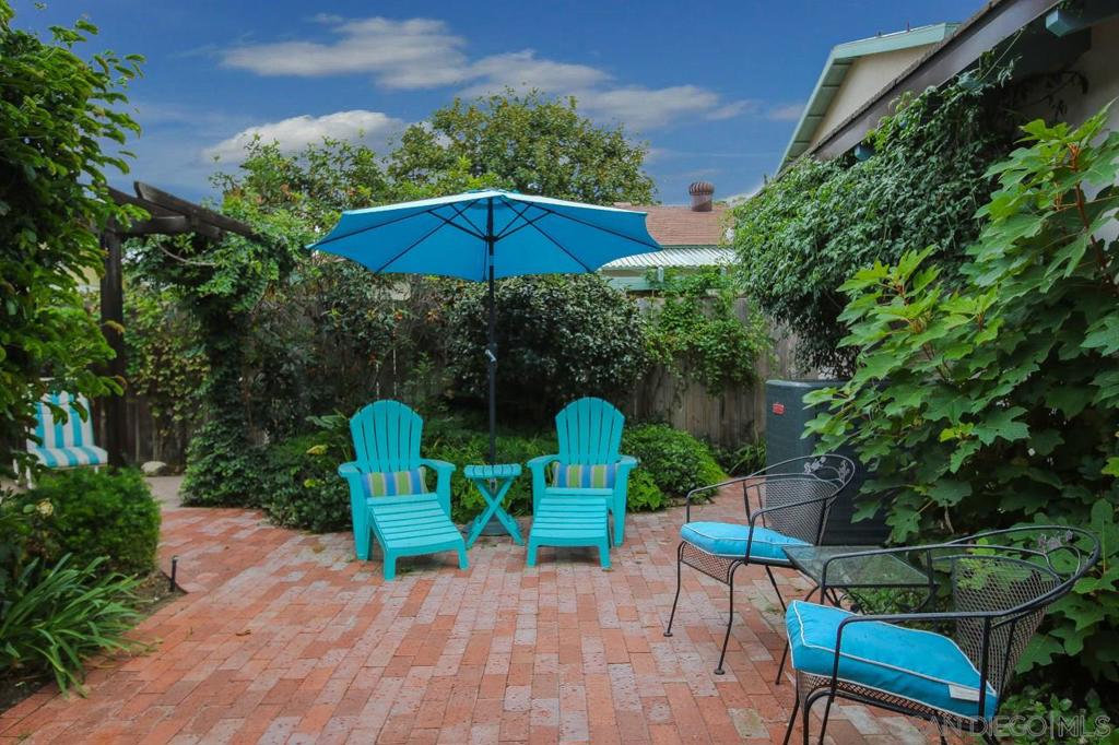 1045 Adella Property Photo 13