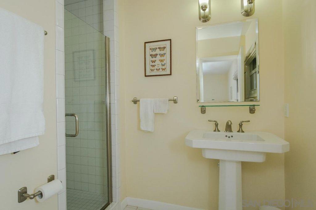 1045 Adella Property Photo 16