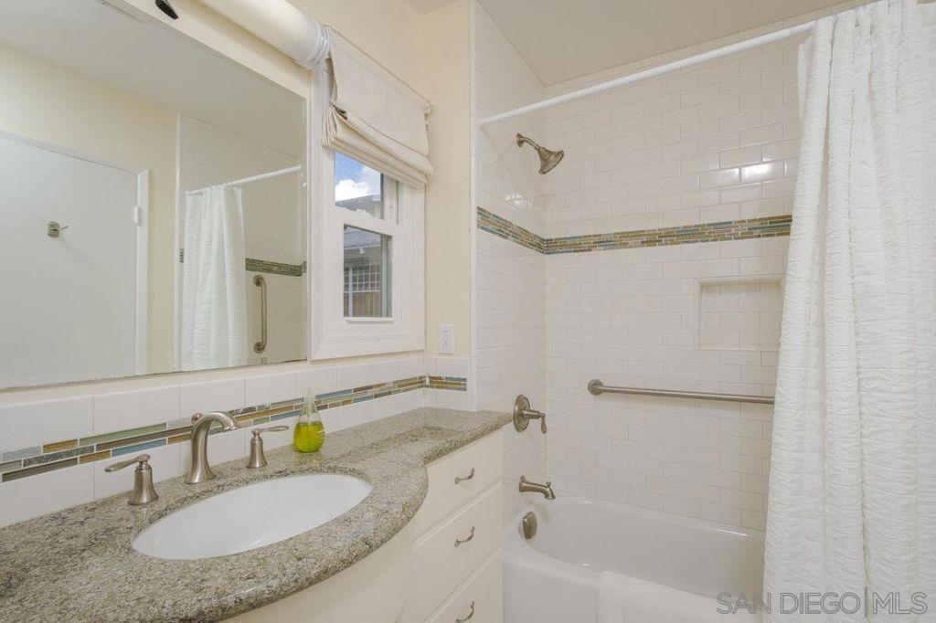 1045 Adella Property Photo 17