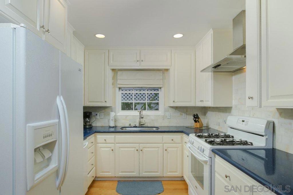 1045 Adella Property Photo 23