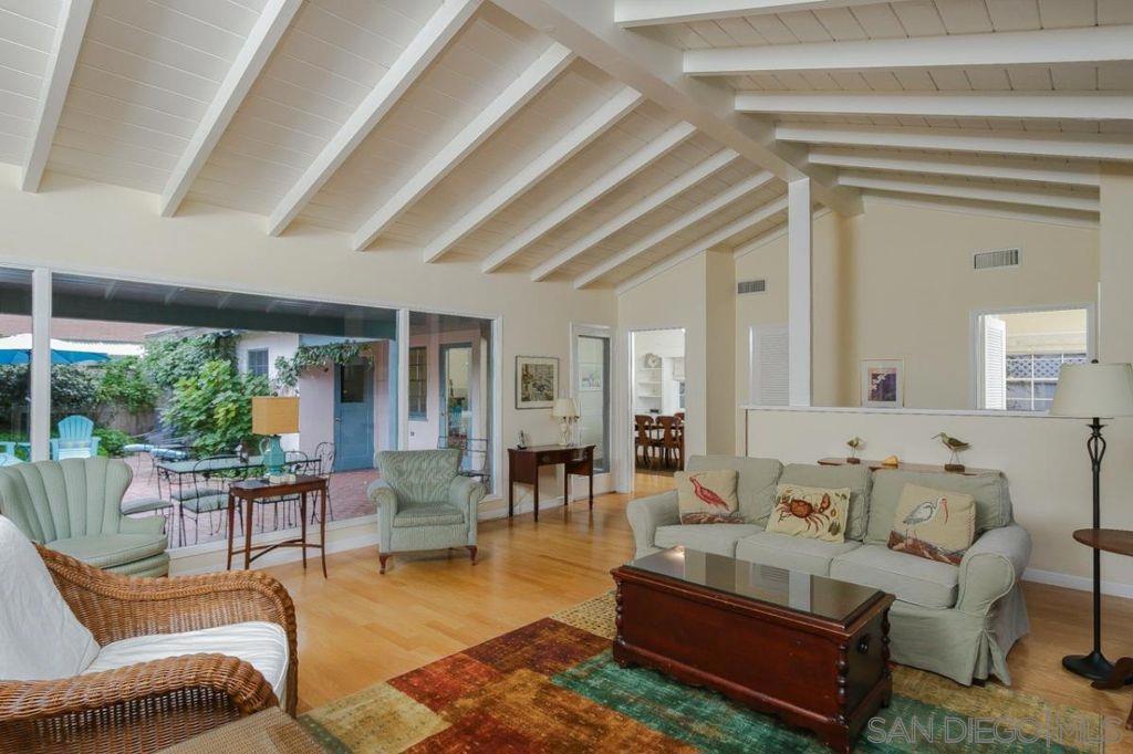 1045 Adella Property Photo 24