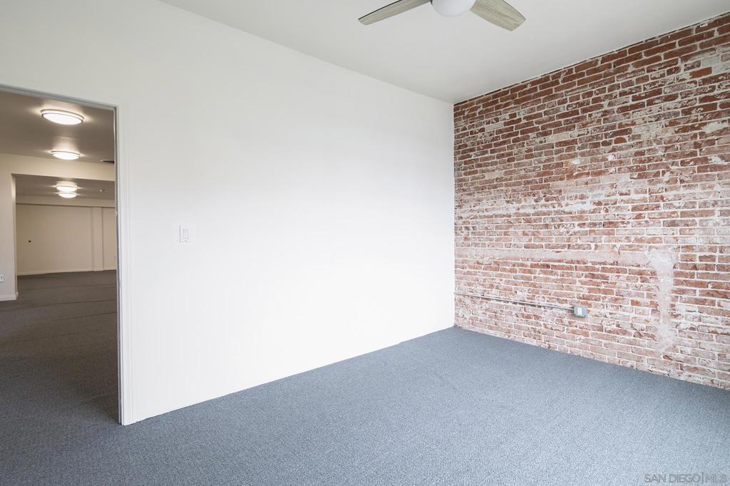 3047 University Ave Property Photo 1