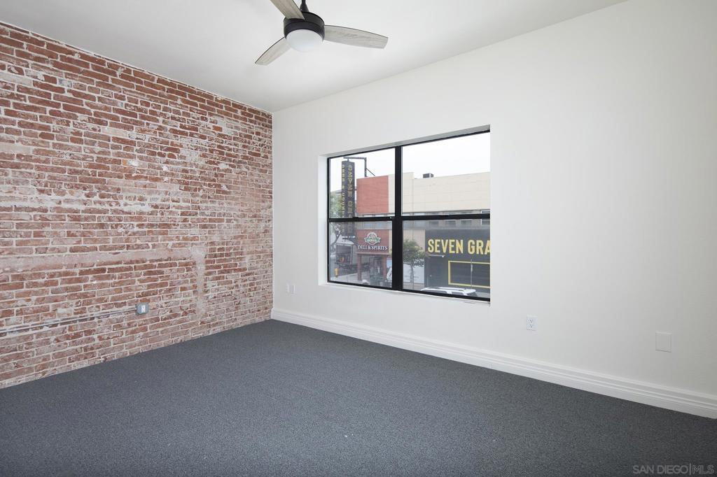 3047 University Ave Property Photo 2