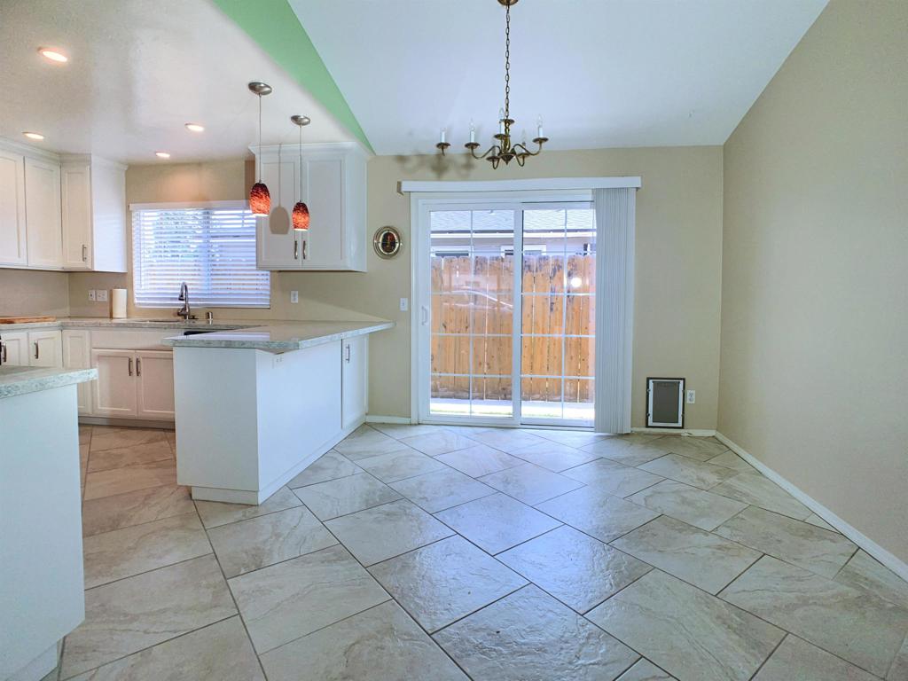 386 90 Richardson Ave Property Photo 6