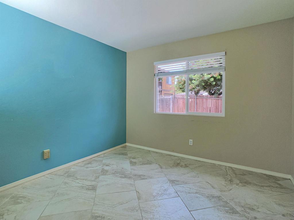 386 90 Richardson Ave Property Photo 16