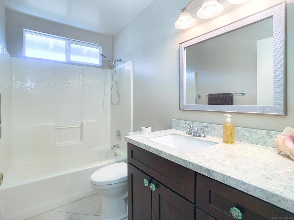 386 90 Richardson Ave Property Photo 21