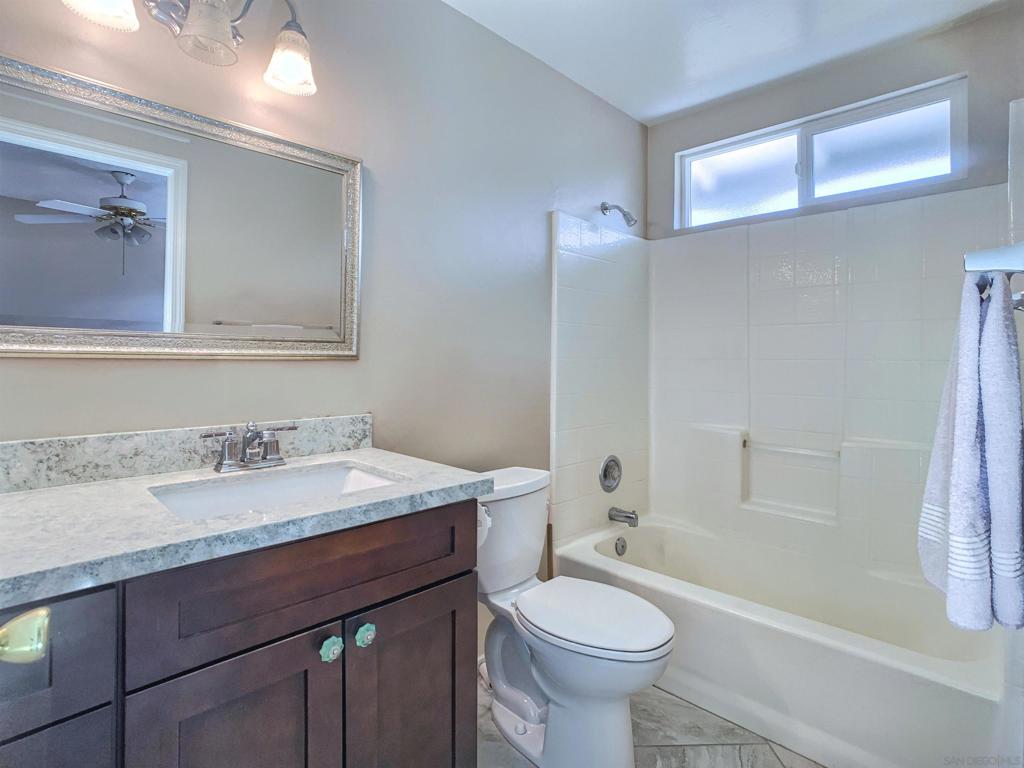 386 90 Richardson Ave Property Photo 22