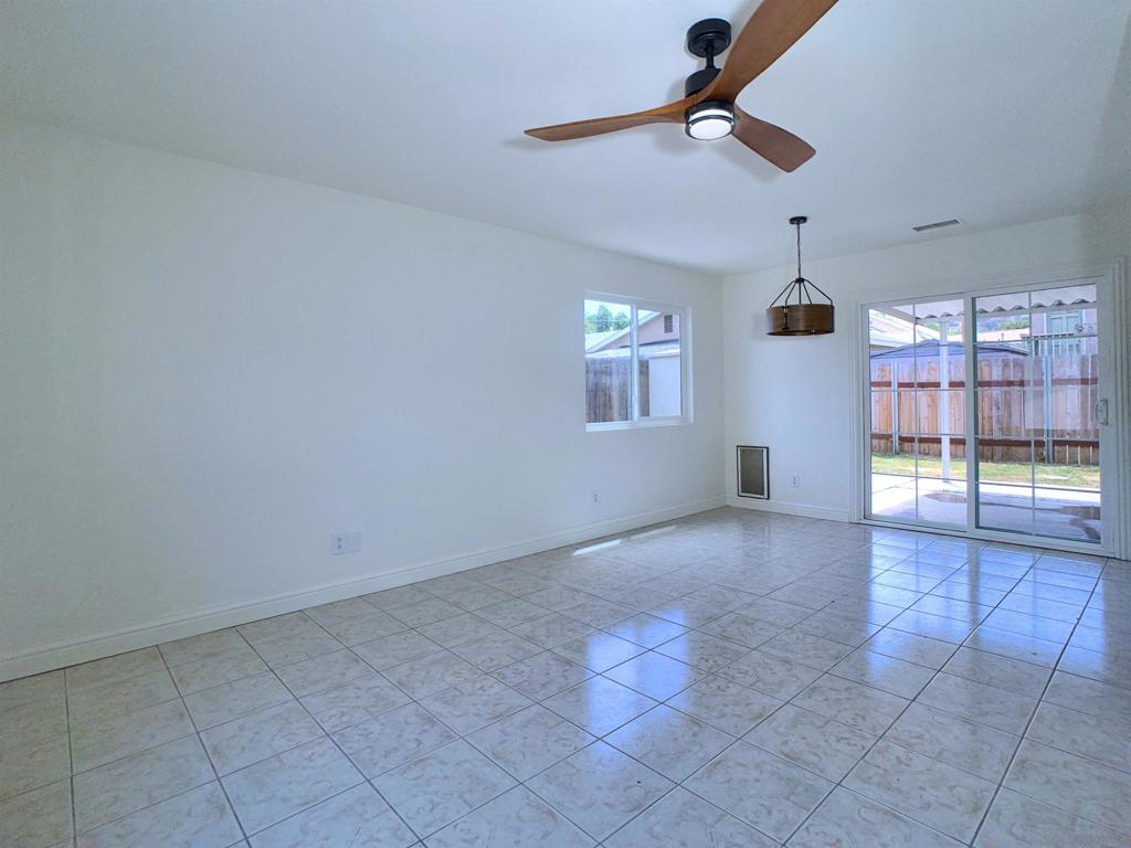 386 90 Richardson Ave Property Photo 29