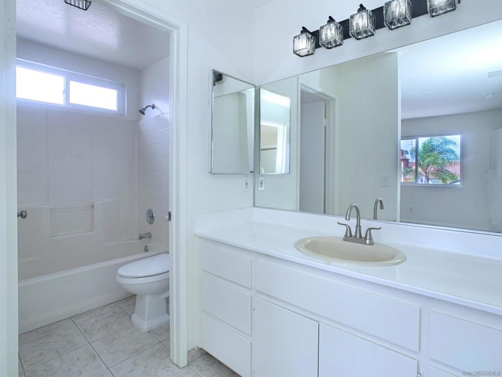 386 90 Richardson Ave Property Photo 33