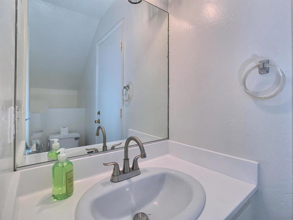 386 90 Richardson Ave Property Photo 49