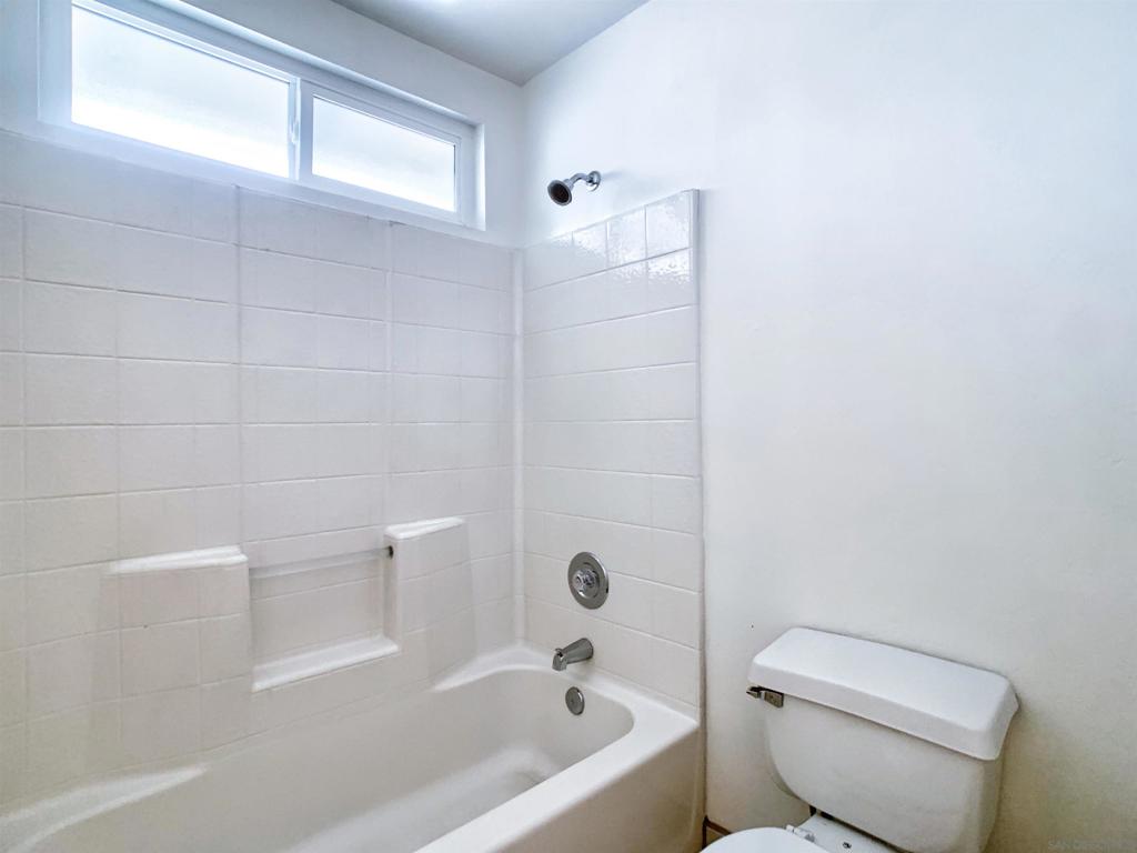 386 90 Richardson Ave Property Photo 50