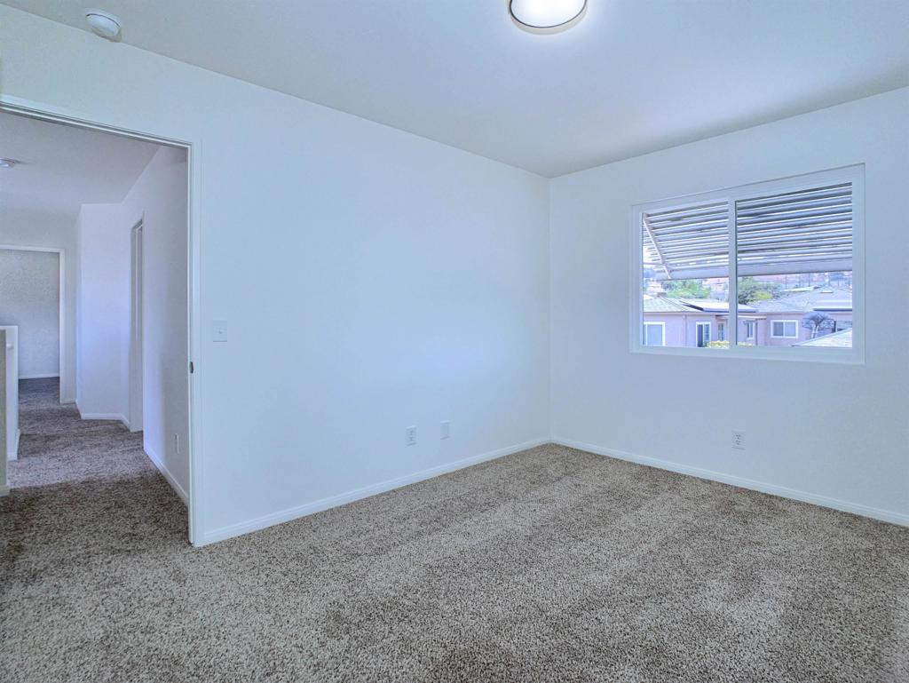 386 90 Richardson Ave Property Photo 54