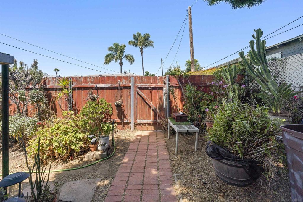 3327 3329 N 41st Property Photo 44