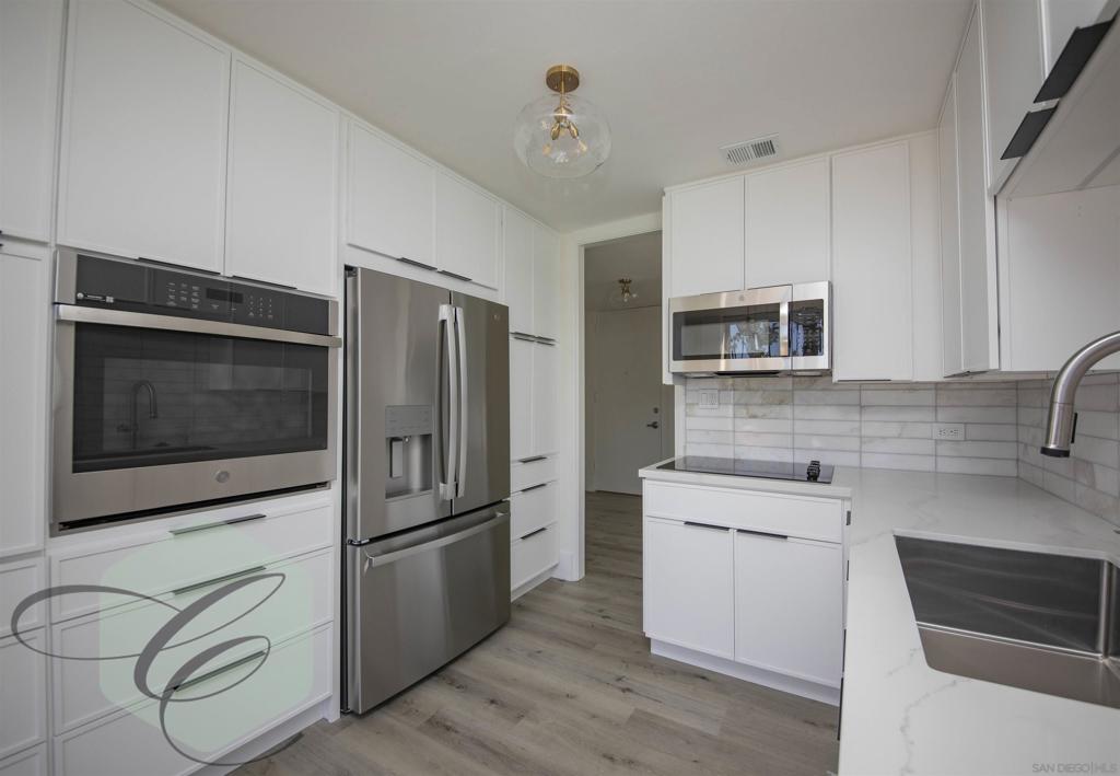 8111 Camino Del Oro Property Photo 4